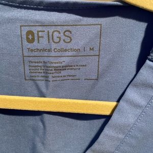 Figs scrub top